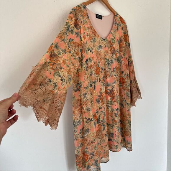 ASTR Anthropologie"the label" Peach Floral Bell Sleeves Lace Trim Mini Dress - Picture 4 of 8